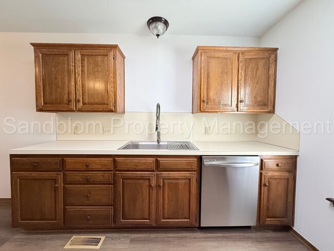 Building Photo - For Lease | South Tulsa Duplex | Available Now!