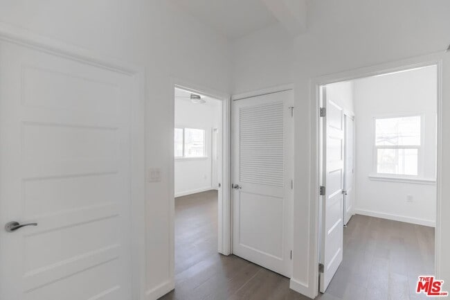 Building Photo - 31 Breeze Ave