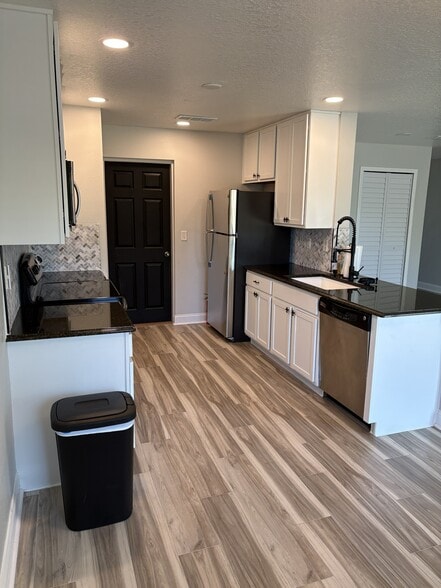 Kitchen - 5304 Cordgrass Bend Ln