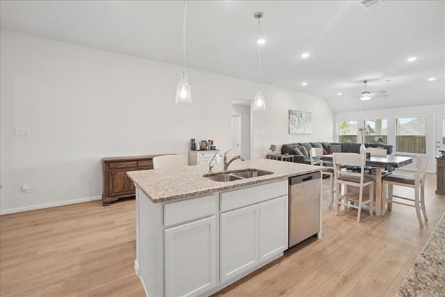 Building Photo - 1004 Pineview Ln
