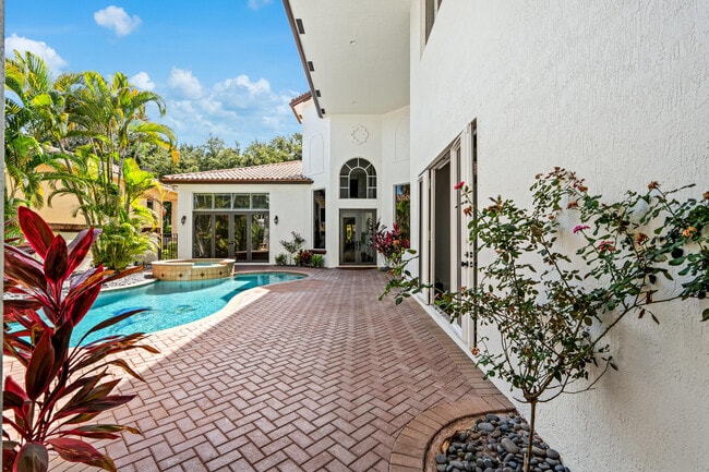 Building Photo - 17550 Circle Pond Ct