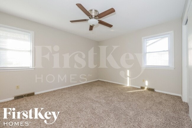 Building Photo - 909 NE 81st St