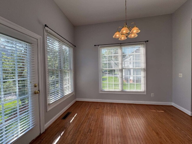 Building Photo - Spacious Elegance in Gated Piedmont!