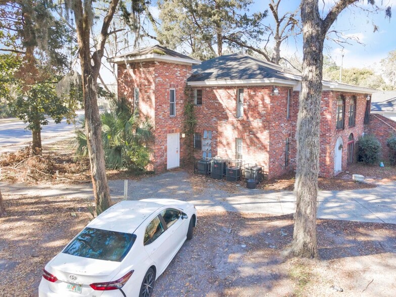 Building Photo - 2325 Spring Park Rd