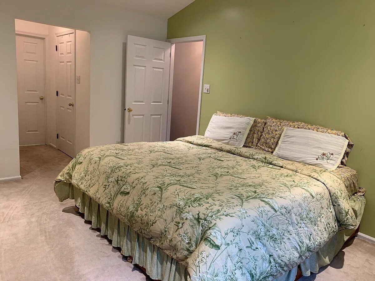 Building Photo - 304 Harvest Ln