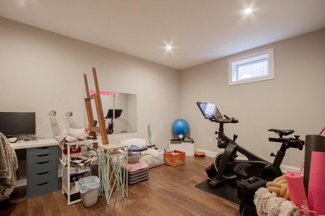 Building Photo - 41 Bank St