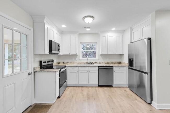 Building Photo - Fully Remodeled 4-Bedroom Home in Southern Lehigh School District