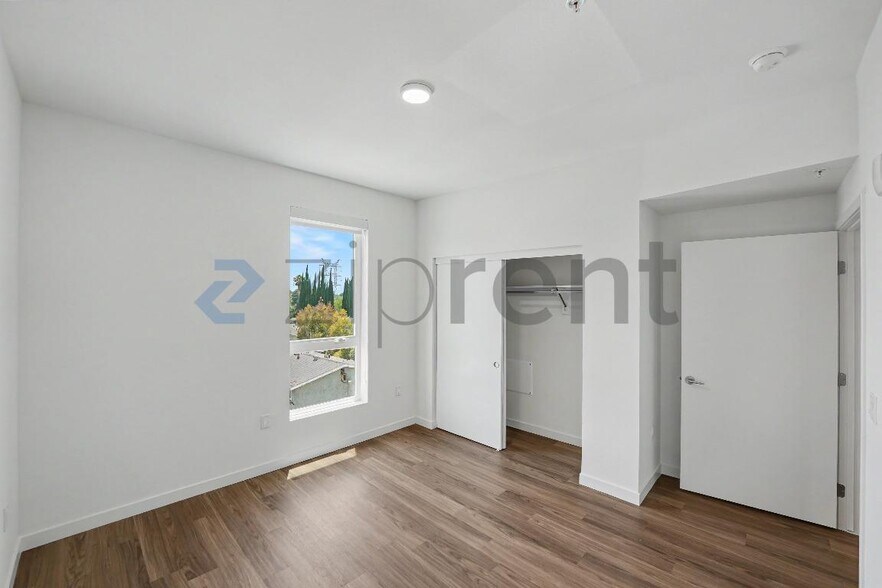 Building Photo - Unit 412