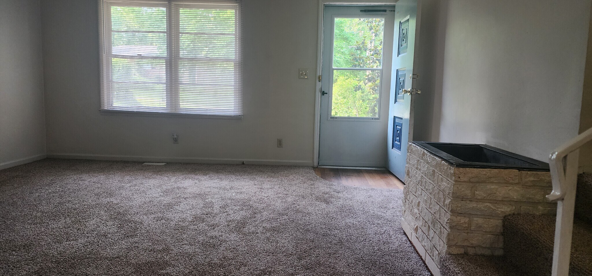 Building Photo - 1975 Thomas Drive