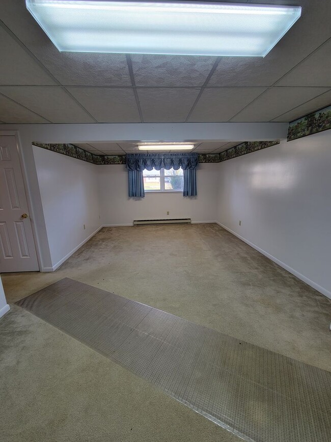 Building Photo - 7170 Ruritan Dr