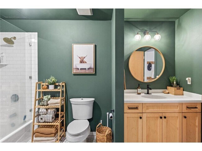 Building Photo - 404 N Washington Ave