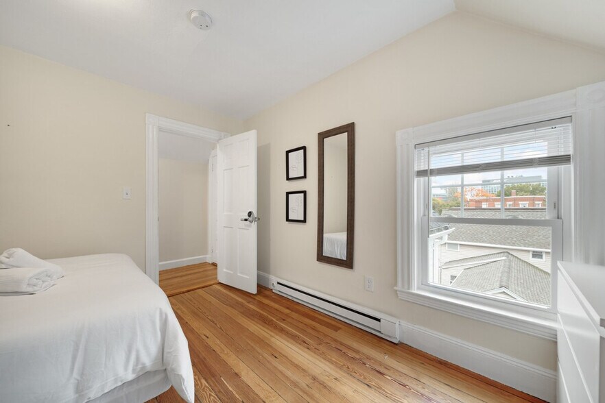 Building Photo - 503 Western Ave