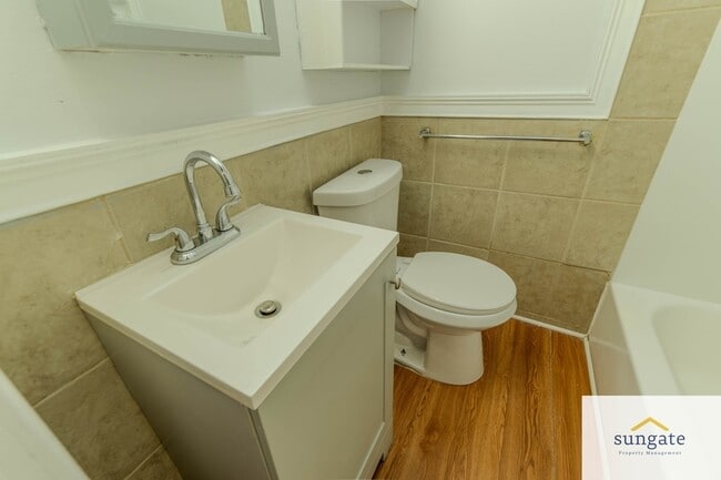 Building Photo - 751 Yale Ave