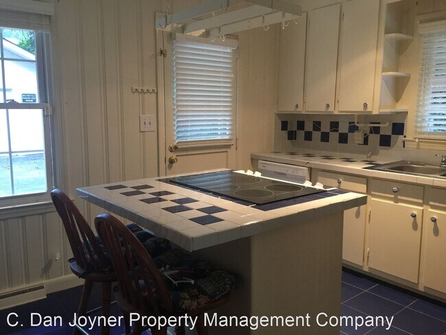 Building Photo - 3 br, 2 bath House - 228 W. Hillcrest Drive