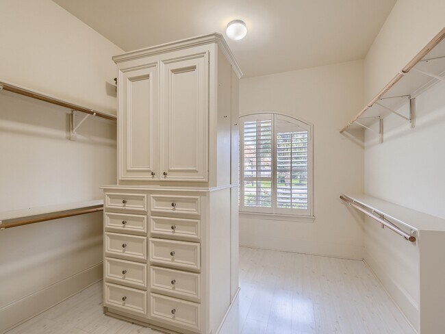 Building Photo - 19027 Crescent Bay Dr