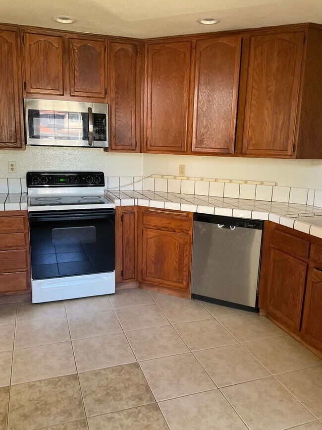 Building Photo - Charming single 3-bedroom rental opportunity!