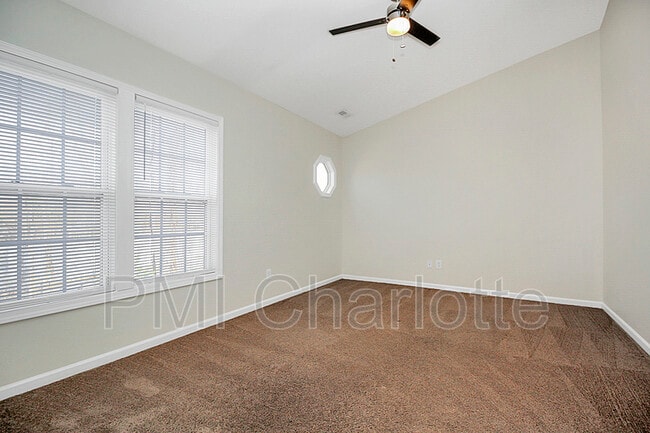 Building Photo - 1815 Butterfly Ln