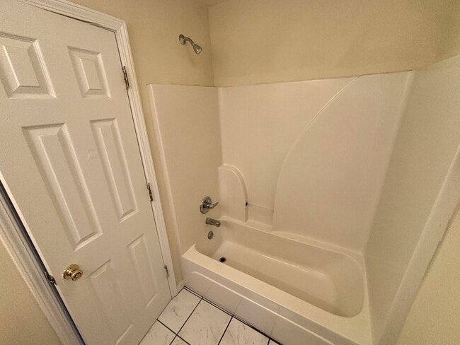 Building Photo - NormalTown 2br House - Fall 2026 Prelease