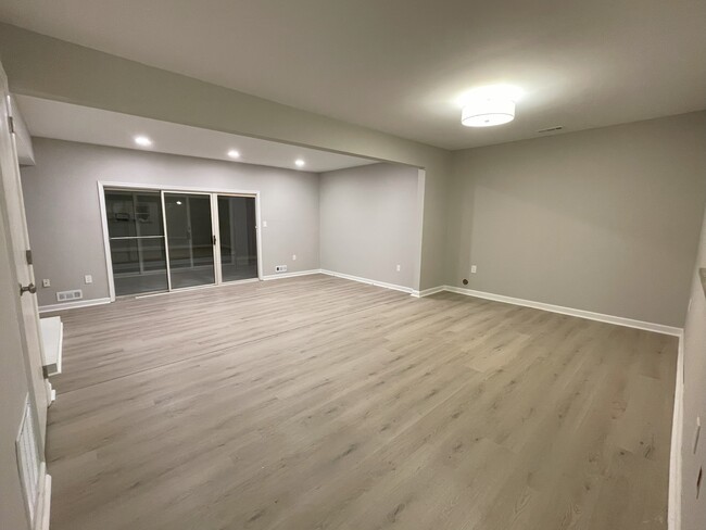 Living / Dining Room - 269 Constitution Cir