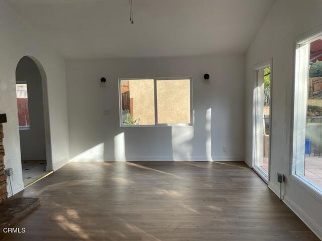 Building Photo - 10291 Sunland Blvd