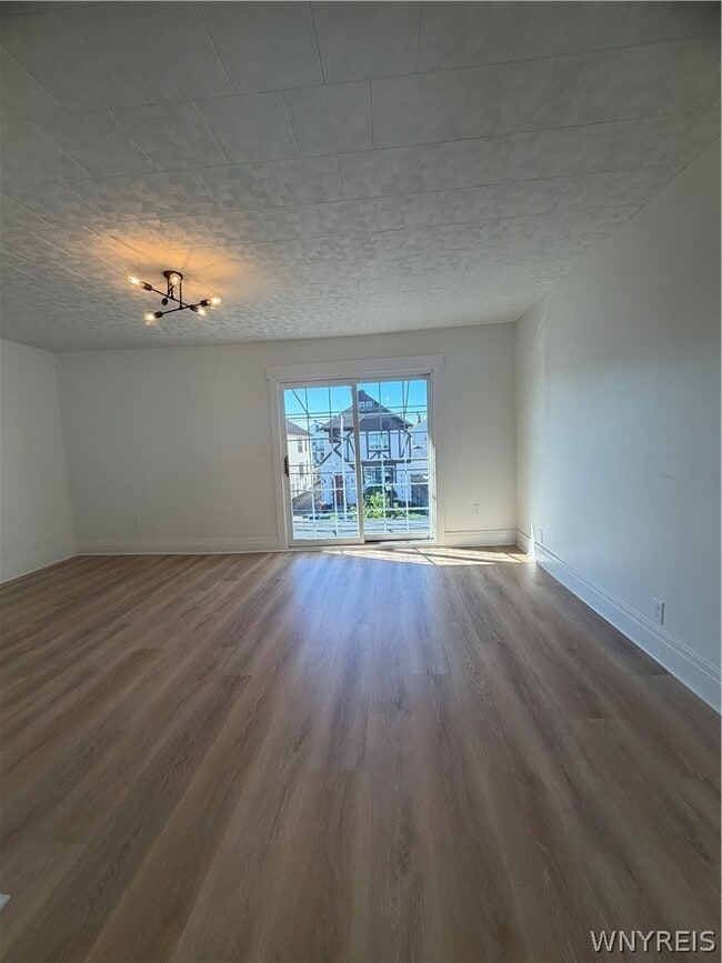 Building Photo - 292 Hartwell Rd