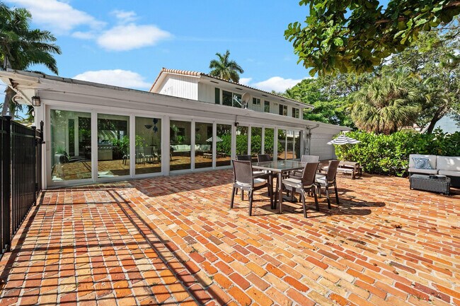 Building Photo - 4620 NE 25th Ave