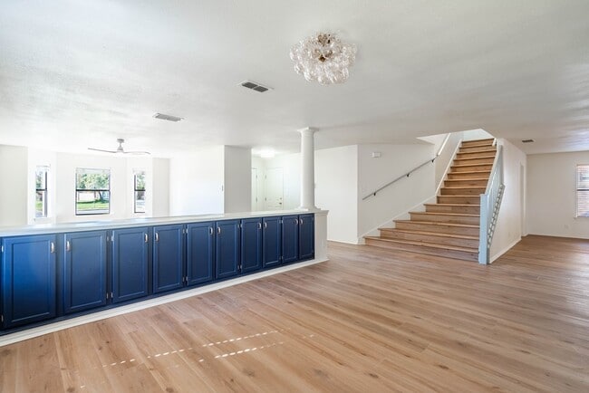 Building Photo - 8121 San Antonio St