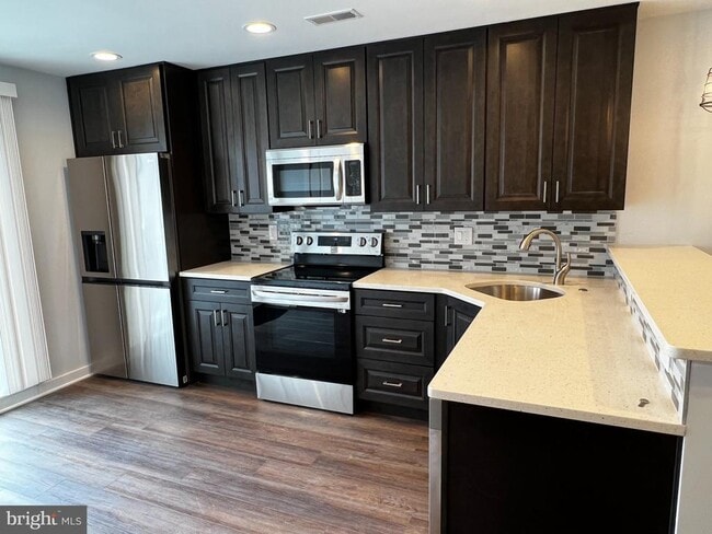 Building Photo - 2543 Manton St
