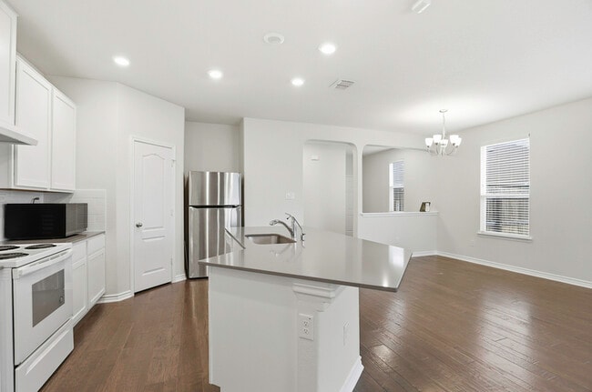 Building Photo - 7907 Expectation Dr