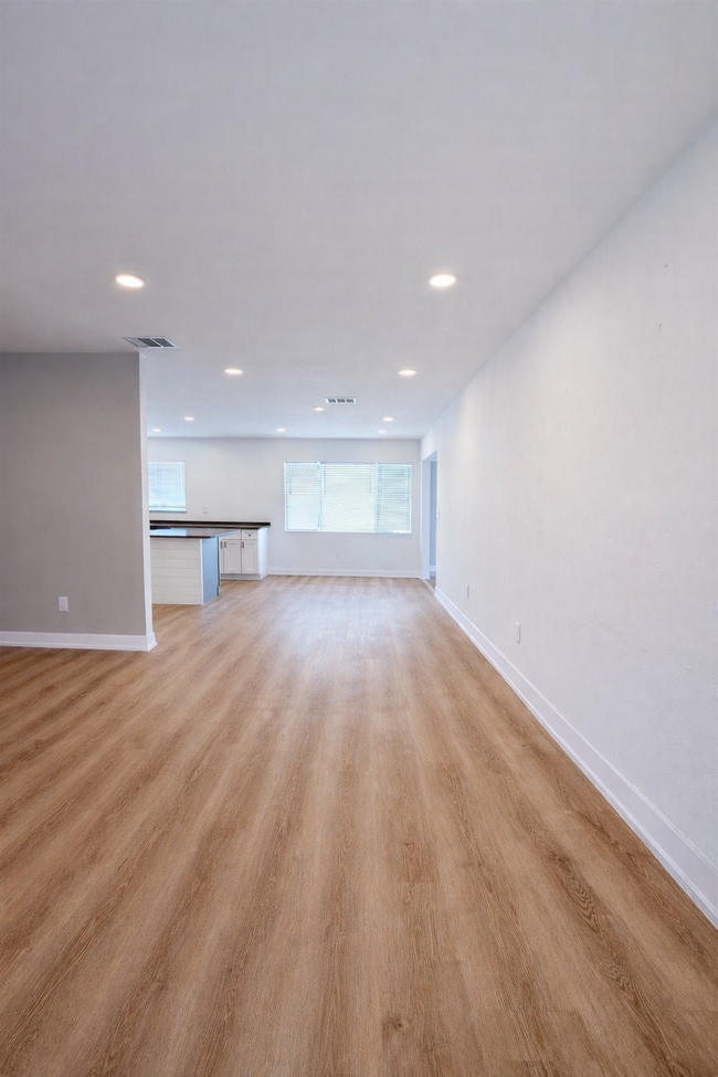 Building Photo - 8127 Chesebro Ave