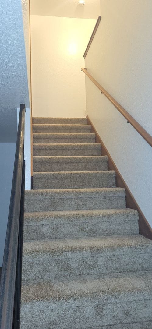 Building Photo - Cute 2 Bedroom Townhouse In Spanaway!!