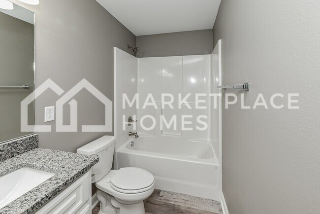 Building Photo - 417 W 20th St