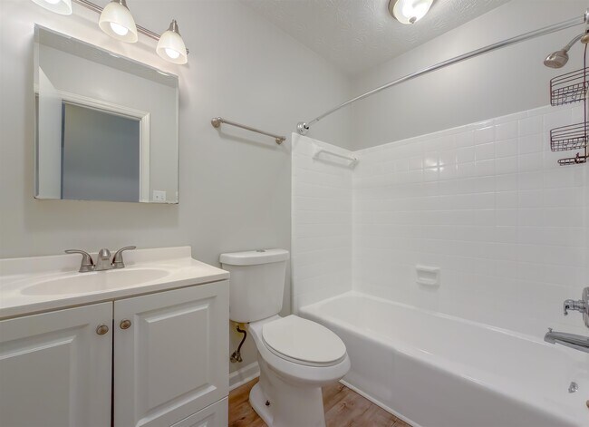 Building Photo - 3235 Springdale Dr