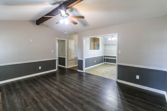 Building Photo - 913 N Willowick Dr