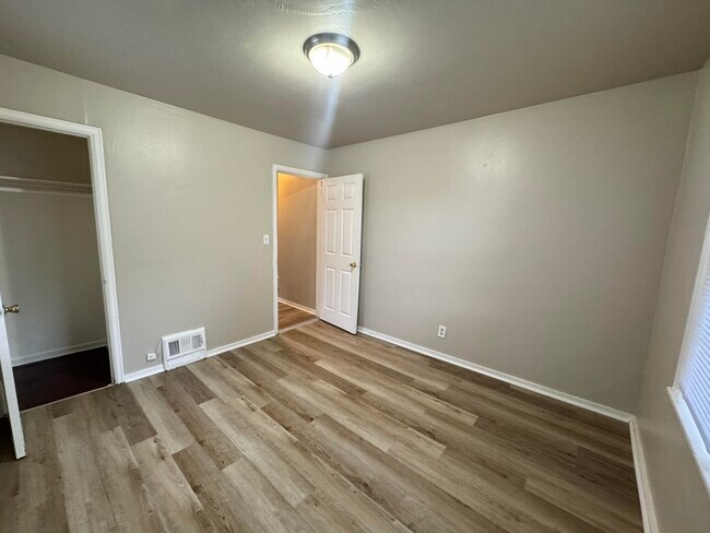 Building Photo - 3928 N 30th St
