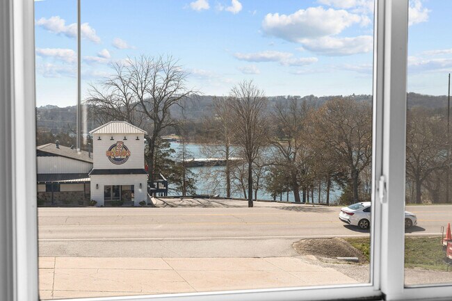 Building Photo - 12056 MO-13