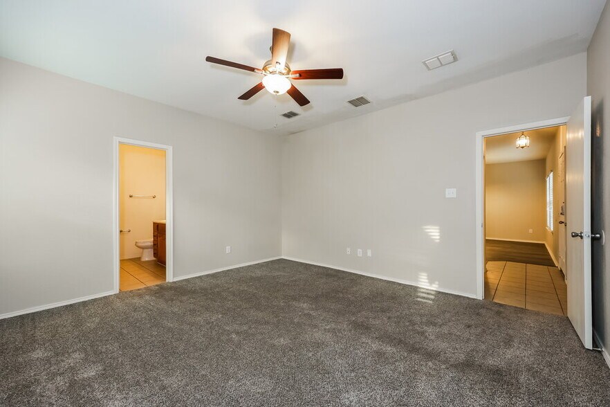 Building Photo - 1600 Chivalry Ln