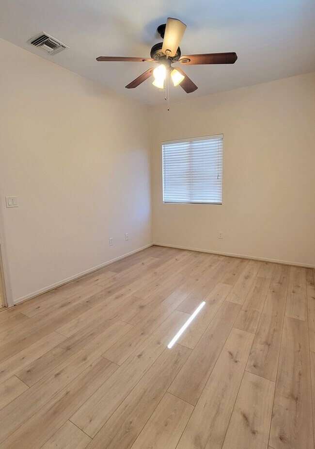 Building Photo - Pet friendly Civano home
