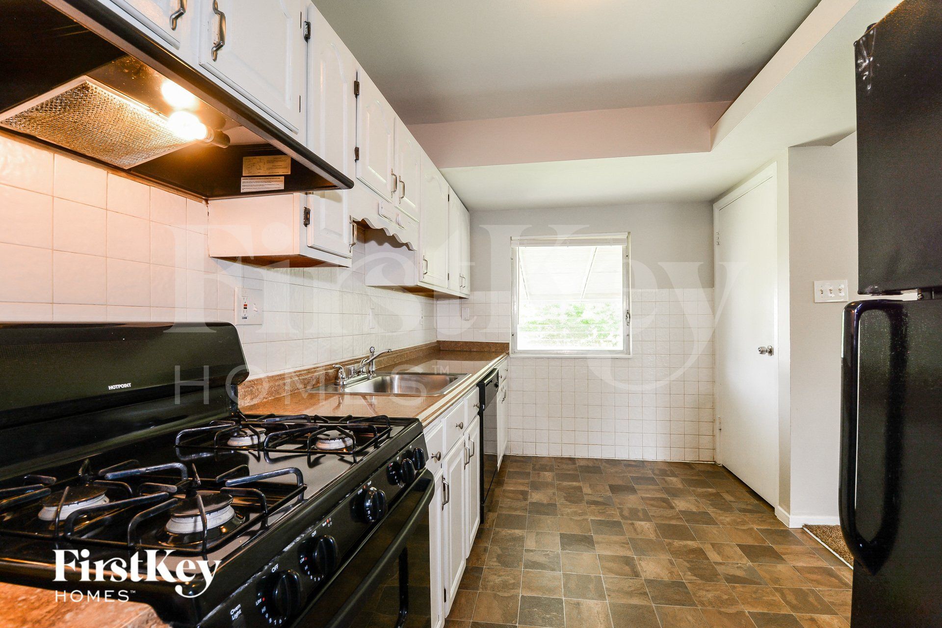 Building Photo - 755 Tyson Dr