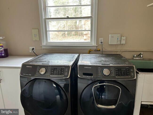 Building Photo - 14 Forester Dr