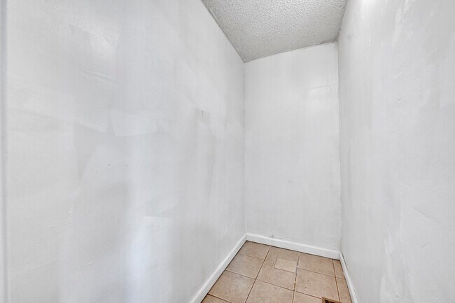 Building Photo - 805 29th St SW