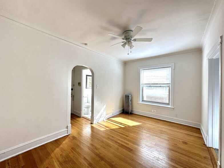 Building Photo - 6347 N Magnolia Ave