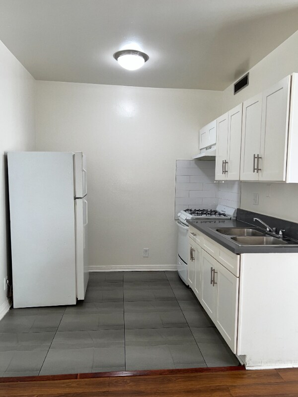 Building Photo - 615 Normandie Ave
