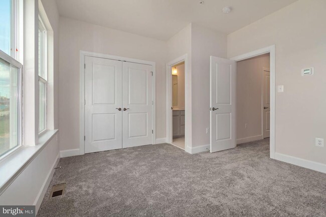 Building Photo - 289 Phoenix Dr