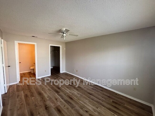 Building Photo - 2550 N Alafaya Trail