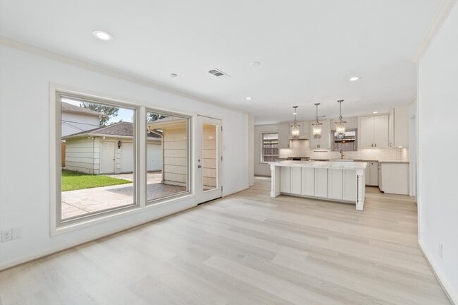 Building Photo - 6249 Overbrook Ln