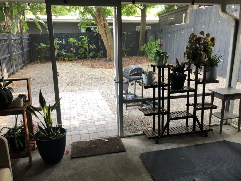 Building Photo - 804 E South St