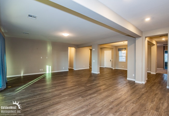 Building Photo - Welcome to this impressive single-story 4Bdm 3.5Ba residence located in a desirable Northwest Las...