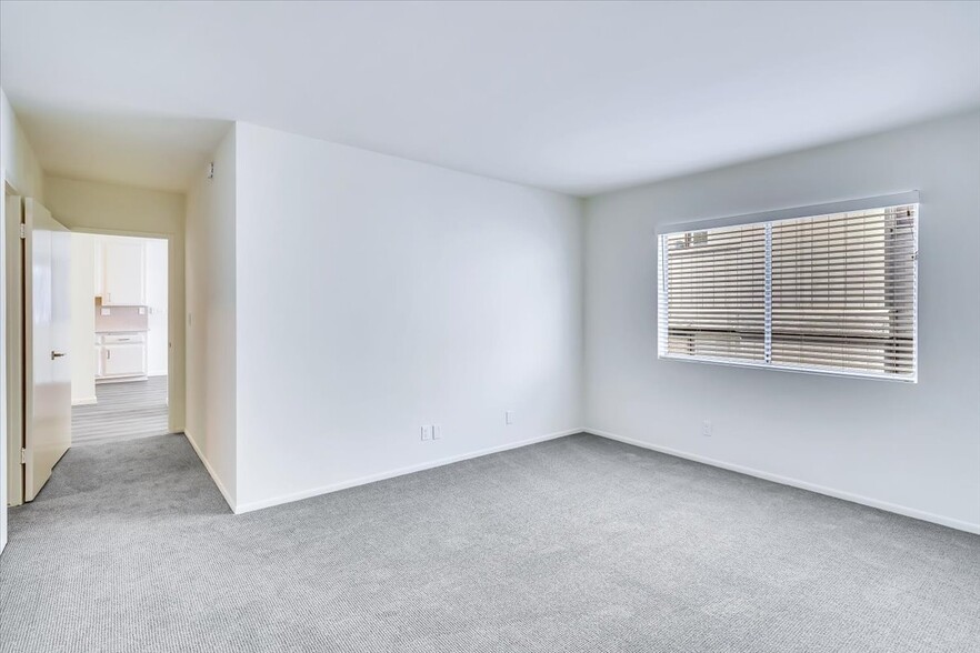 Building Photo - 1023 21st St