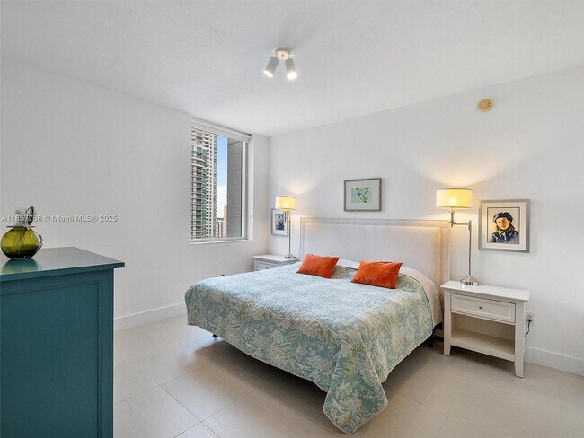 Building Photo - 1060 Brickell Ave